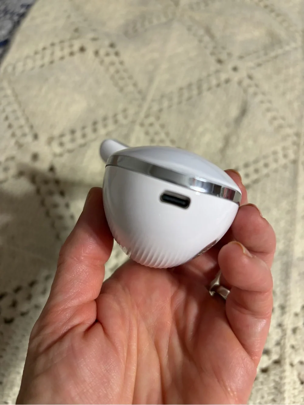 Luminesce LED Facial Device - White 7 in 1 no box - I will include charging cord